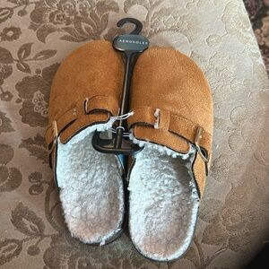NWT Aerosoles tan clogs